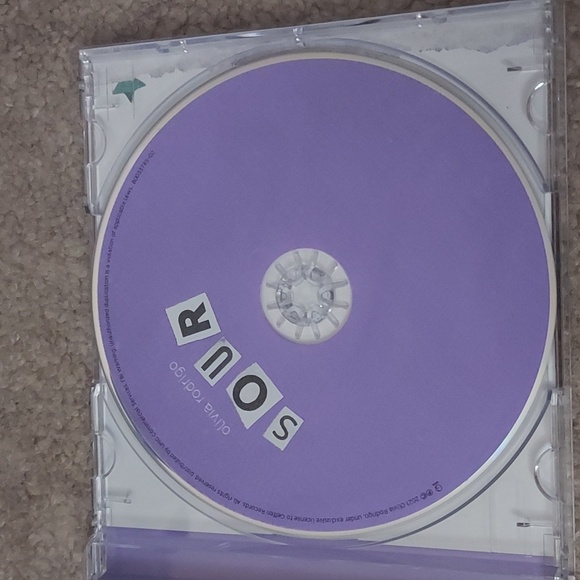 Olivia Rodrigo sour signed cd - Picture 4 of 7